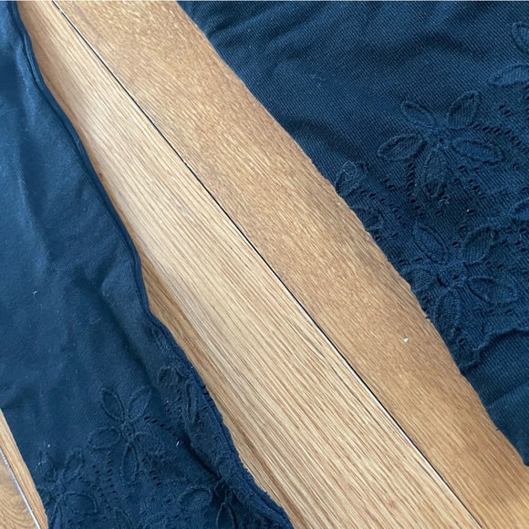 Black legging for girls with discreet flowers - Picture 2 of 9